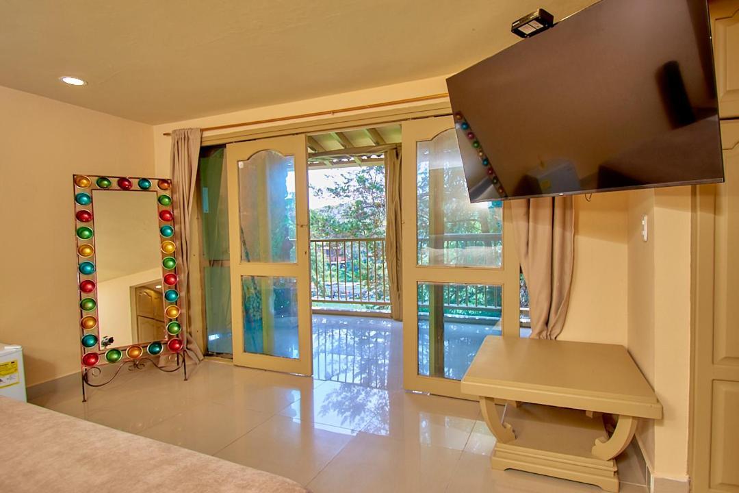 Mansion By Bernalo Hotels Guatape Exterior photo