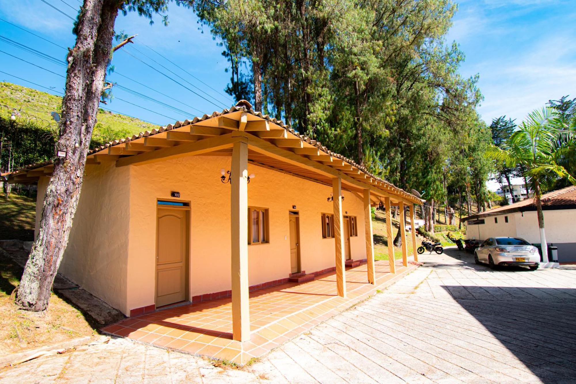 Mansion By Bernalo Hotels Guatape Exterior photo